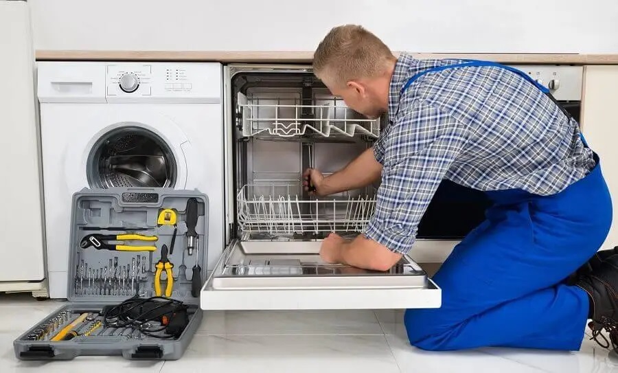 Pursaklar Gorenje servisi teknisyen ekibi beyaz eşya tamiri yaparken